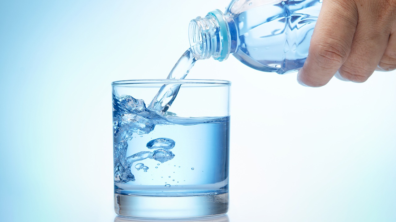 10 Surprising Ways Your Body Changes When You Drink Enough Water